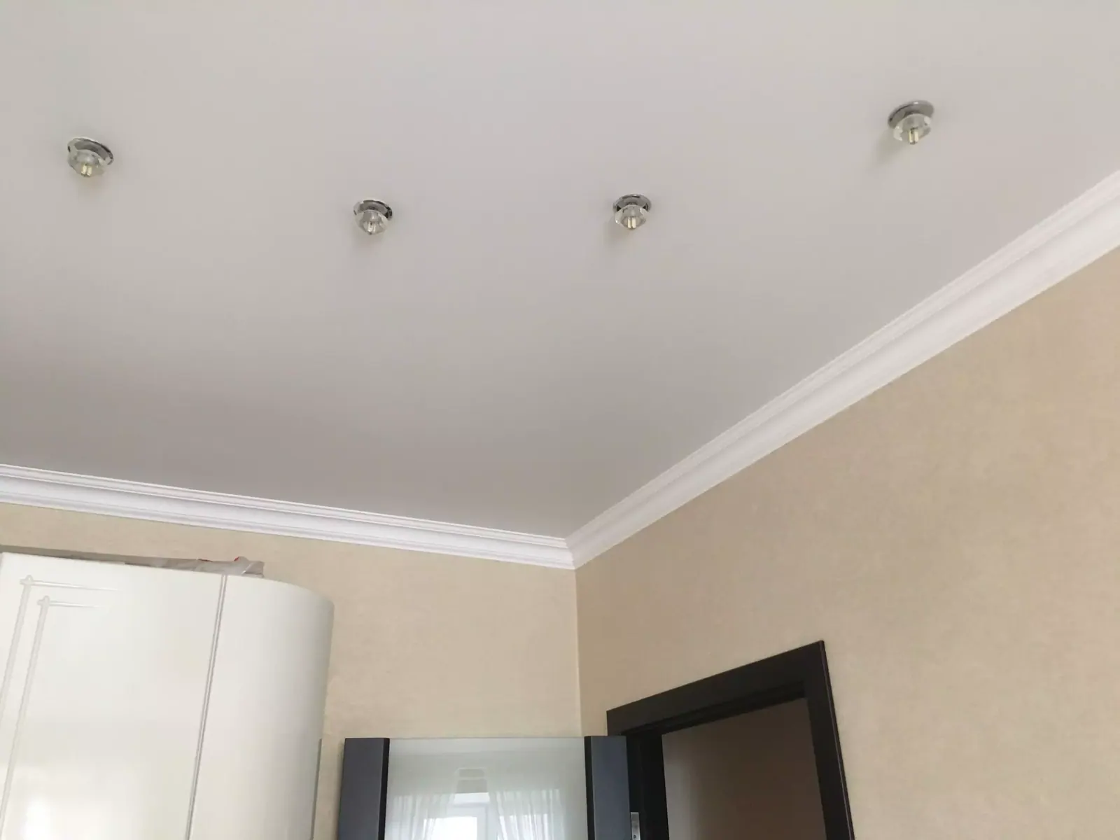 Матовый натяжной потолок в квартиру — Ставрополь, проспект Юности, 15а, фото 1